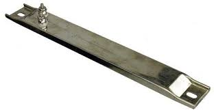 Mica strip heaters are among the most commonly used heating elements in extrusion machinery. They are constructed with nichrome resistance wire embedded in mica insulation, enclosed in a stainless-steel sheath.